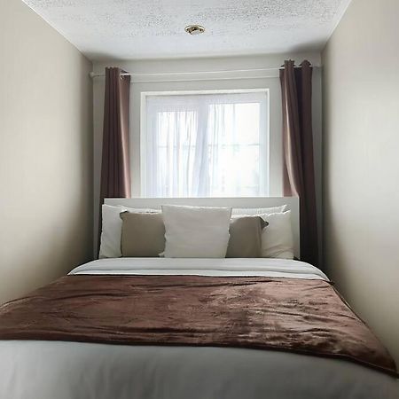 Private Guest House - Double Bedroom, En-Suite And Workspace With Private Entrance, First Floor With No Lift And No Full Kitchen Лестер Экстерьер фото
