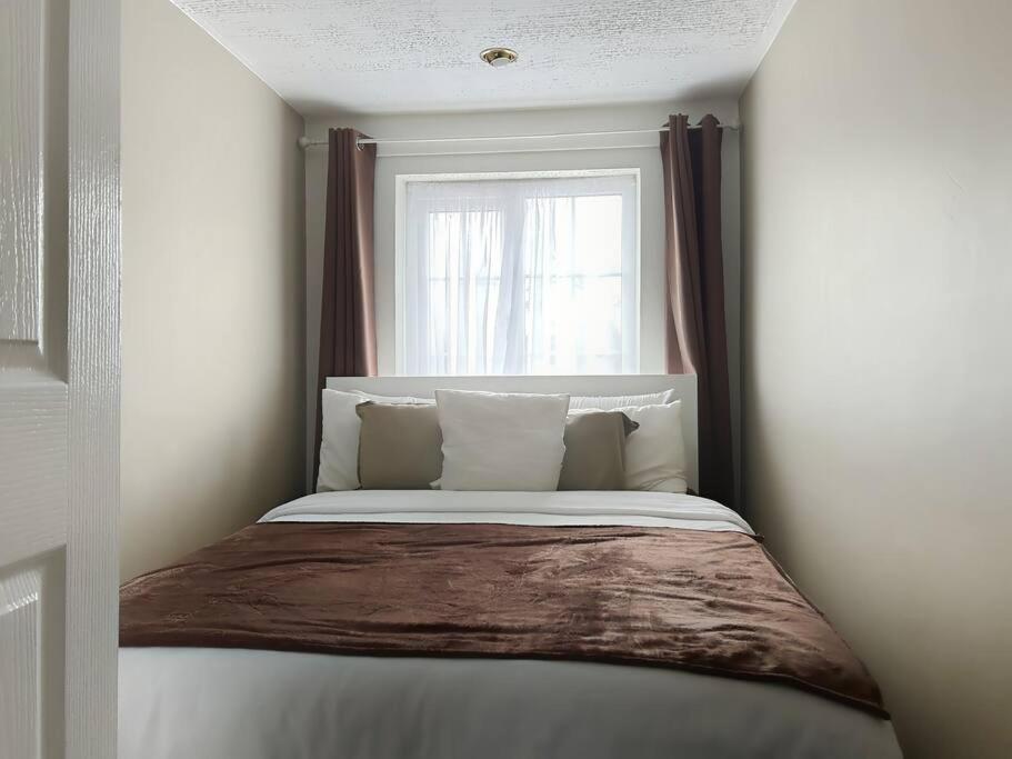 Private Guest House - Double Bedroom, En-Suite And Workspace With Private Entrance, First Floor With No Lift And No Full Kitchen Лестер Экстерьер фото
